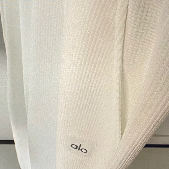 ALO Yoga White Cozy Set - Picture 8 of 8